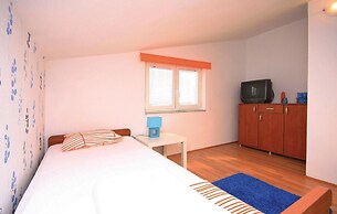 Awesome Home in Drinovci With Wifi and 5 Bedrooms