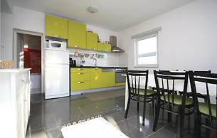 Awesome Home in Drinovci With Wifi and 5 Bedrooms