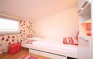 Awesome Home in Drinovci With Wifi and 5 Bedrooms