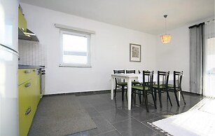 Awesome Home in Drinovci With Wifi and 5 Bedrooms