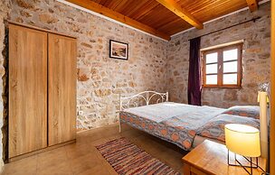 Stunning Home in Lisane Tinjske With 2 Bedrooms, Wifi and Outdoor Swim