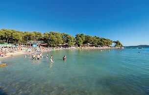 Stunning Home in Lisane Tinjske With 2 Bedrooms, Wifi and Outdoor Swim