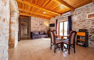 Stunning Home in Lisane Tinjske With 2 Bedrooms, Wifi and Outdoor Swim