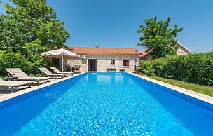 Stunning Home in Lisane Tinjske With 2 Bedrooms, Wifi and Outdoor Swim