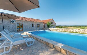 Stunning Home in Lisane Tinjske With 2 Bedrooms, Wifi and Outdoor Swim