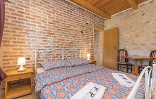 Stunning Home in Lisane Tinjske With 2 Bedrooms, Wifi and Outdoor Swim