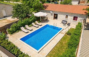 Stunning Home in Lisane Tinjske With 2 Bedrooms, Wifi and Outdoor Swim