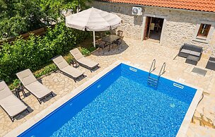 Stunning Home in Lisane Tinjske With 2 Bedrooms, Wifi and Outdoor Swim