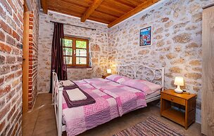 Stunning Home in Lisane Tinjske With 2 Bedrooms, Wifi and Outdoor Swim