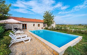 Stunning Home in Lisane Tinjske With 2 Bedrooms, Wifi and Outdoor Swim