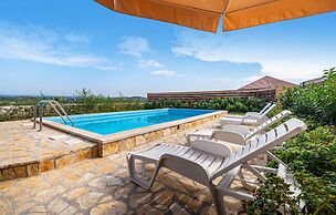 Stunning Home in Lisane Tinjske With 2 Bedrooms, Wifi and Outdoor Swim