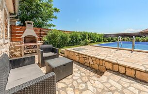 Stunning Home in Lisane Tinjske With 2 Bedrooms, Wifi and Outdoor Swim