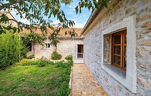 Stunning Home in Lisane Tinjske With 2 Bedrooms, Wifi and Outdoor Swim