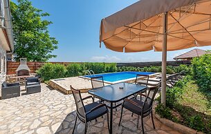 Stunning Home in Lisane Tinjske With 2 Bedrooms, Wifi and Outdoor Swim