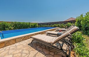 Stunning Home in Lisane Tinjske With 2 Bedrooms, Wifi and Outdoor Swim