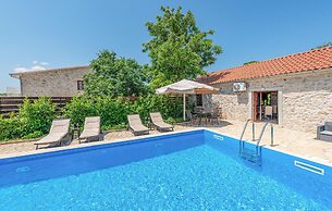 Stunning Home in Lisane Tinjske With 2 Bedrooms, Wifi and Outdoor Swim