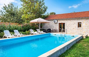 Stunning Home in Lisane Tinjske With 2 Bedrooms, Wifi and Outdoor Swim