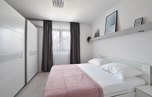 Beautiful Home in Split With 4 Bedrooms, Wifi and Outdoor Swimming Poo