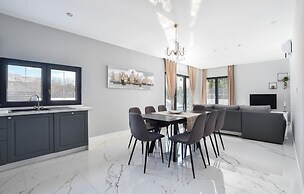 Beautiful Home in Split With 4 Bedrooms, Wifi and Outdoor Swimming Poo