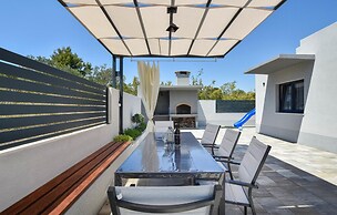 Beautiful Home in Split With 4 Bedrooms, Wifi and Outdoor Swimming Poo