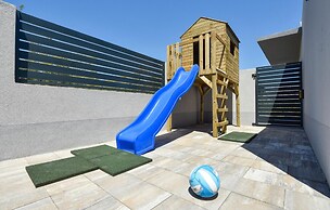 Beautiful Home in Split With 4 Bedrooms, Wifi and Outdoor Swimming Poo