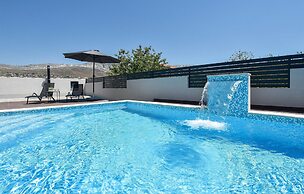 Beautiful Home in Split With 4 Bedrooms, Wifi and Outdoor Swimming Poo