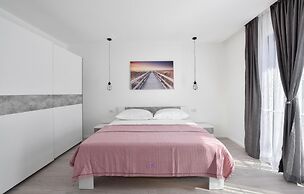 Beautiful Home in Split With 4 Bedrooms, Wifi and Outdoor Swimming Poo