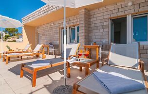 Stunning Apartment in Dugi Rat With 2 Bedrooms and Wifi