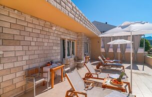 Stunning Apartment in Dugi Rat With 2 Bedrooms and Wifi