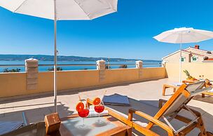 Stunning Apartment in Dugi Rat With 2 Bedrooms and Wifi