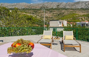 Stunning Apartment in Dugi Rat With 2 Bedrooms and Wifi