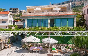 Stunning Apartment in Dugi Rat With 2 Bedrooms and Wifi