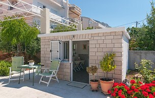 Stunning Apartment in Dugi Rat With 2 Bedrooms and Wifi