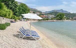 Stunning Apartment in Dugi Rat With 2 Bedrooms and Wifi