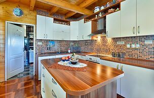 Awesome Home in Donja Zelina With 3 Bedrooms, Wifi and Outdoor Swimmin