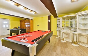 Awesome Home in Donja Zelina With 3 Bedrooms, Wifi and Outdoor Swimmin