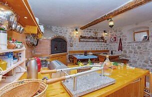 Nice Apartment in Sibenik With Wifi and 3 Bedrooms