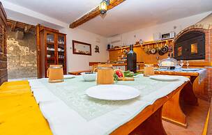 Nice Apartment in Sibenik With Wifi and 3 Bedrooms