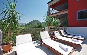 Awesome Home in Umcani With Wifi and 9 Bedrooms