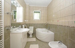 Awesome Home in Umcani With Wifi and 9 Bedrooms