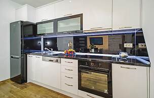 Awesome Home in Umcani With Wifi and 9 Bedrooms