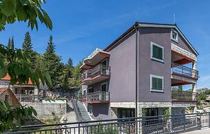 Awesome Home in Umcani With Wifi and 9 Bedrooms