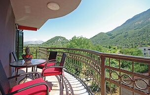 Awesome Home in Umcani With Wifi and 9 Bedrooms