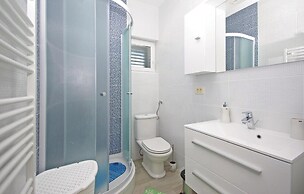 Awesome Home in Umcani With Wifi and 9 Bedrooms