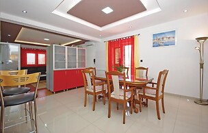 Awesome Home in Umcani With Wifi and 9 Bedrooms