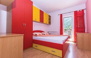 Awesome Home in Umcani With Wifi and 9 Bedrooms
