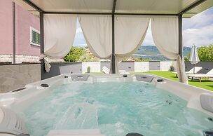 Awesome Home in Umcani With Wifi and 9 Bedrooms