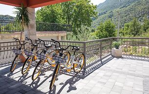 Awesome Home in Umcani With Wifi and 9 Bedrooms