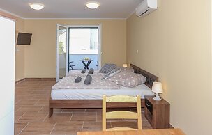 Nice Apartment in Kastel Stari With Wifi