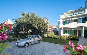 Awesome Apartment in Kastel Stari With Wifi